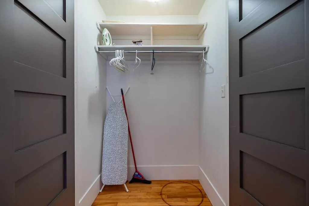 Gorgeous & Sunny Executive Suite #102 Halifax Canada