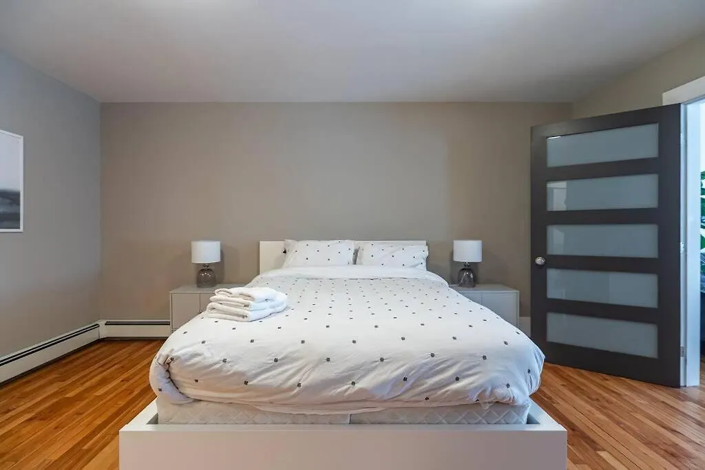 Gorgeous & Sunny Executive Suite #102 location