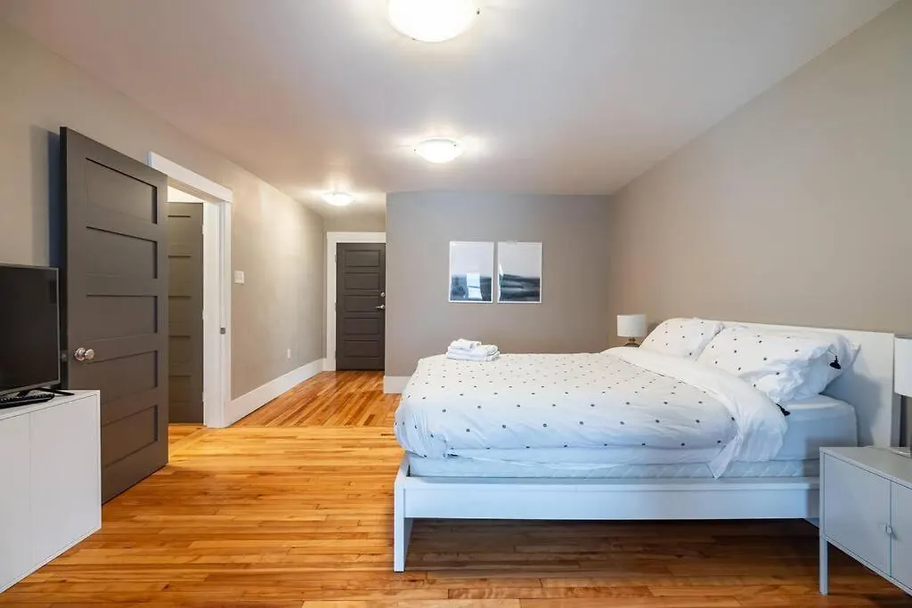 Gorgeous & Sunny Executive Suite #102 Halifax Apartment