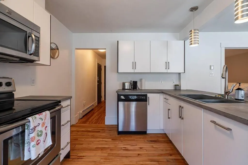 Apartment Gorgeous & Sunny Executive Suite #102 Halifax