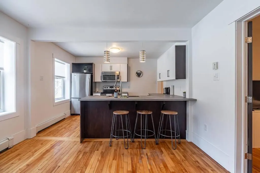Gorgeous & Sunny Executive Suite #102 Halifax Canada