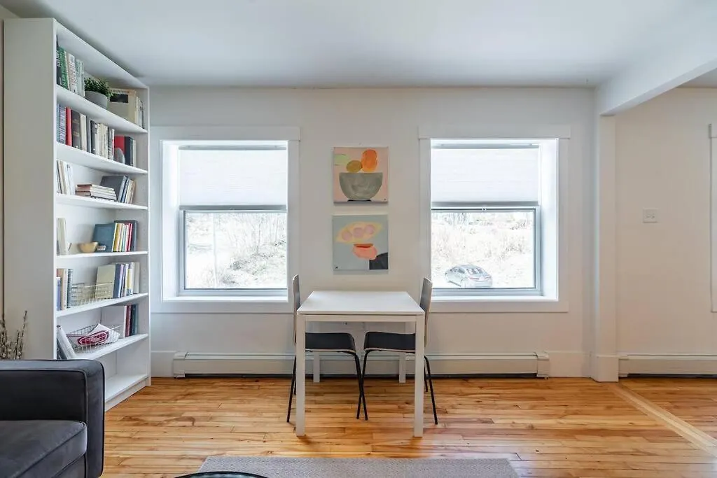 Gorgeous & Sunny Executive Suite #102 Halifax Apartment