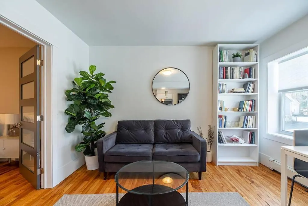 Gorgeous & Sunny Executive Suite #102 Halifax